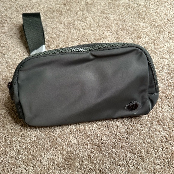 Lululemon Everywhere Belt Bag - Picture 2 of 4